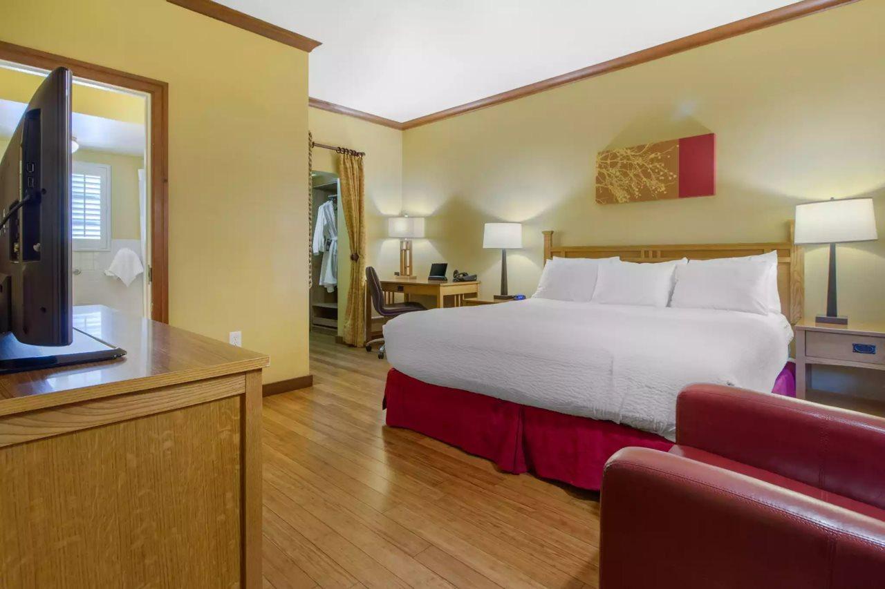 Inn Marin And Suites, Ascend Hotel Collection Новато Экстерьер фото