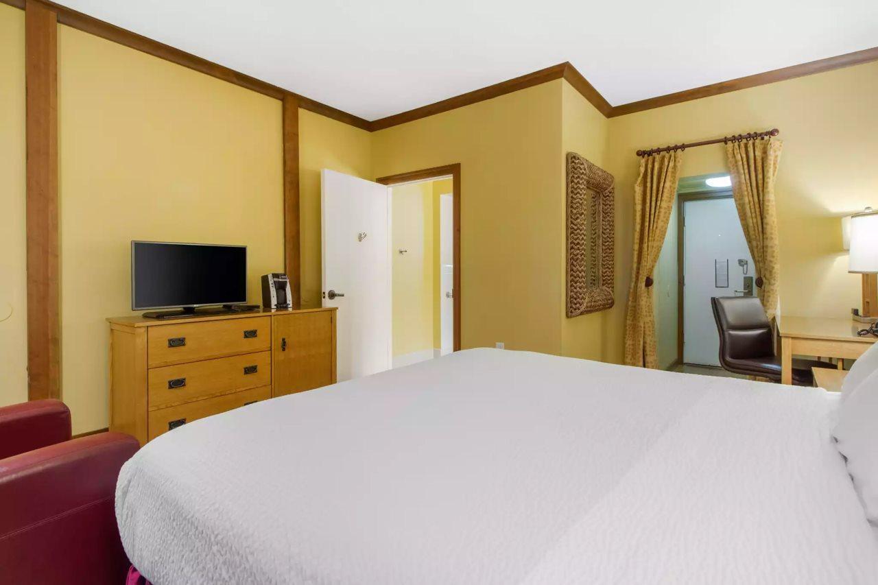 Inn Marin And Suites, Ascend Hotel Collection Новато Экстерьер фото
